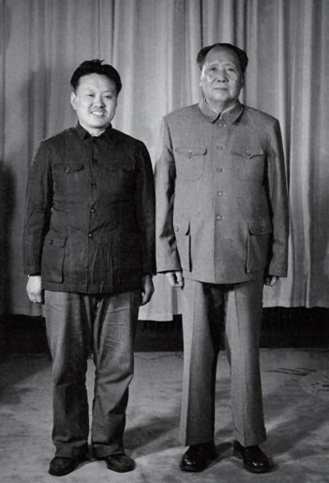 60年除夕夜，毛主席吃了一口葱花饼，放下筷子厉声道：把厨师喊来60年2月7日，