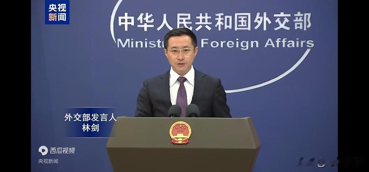 想想还真是讽刺。或许在菲律宾总统马科斯心中，美国才是他最坚实的靠山，既能提供援助