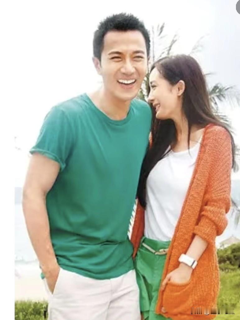 回过头来看看那时候的杨幂，沉迷在爱情里，男欢女爱，男帅女美，曾经是那么的甜蜜，那