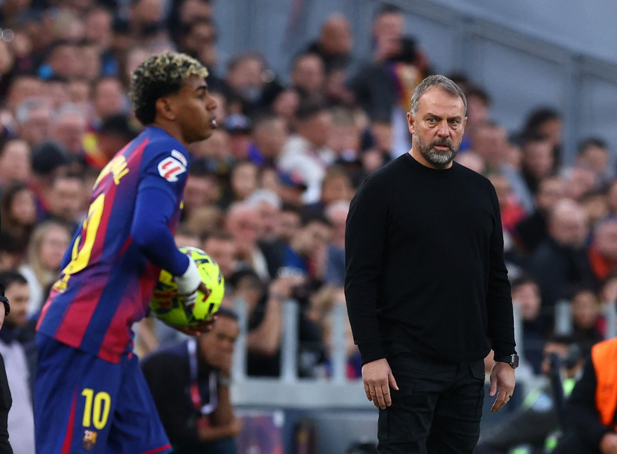 弗里克: 换下亚马尔因为他已有黄牌, 如果他生气我完全理解