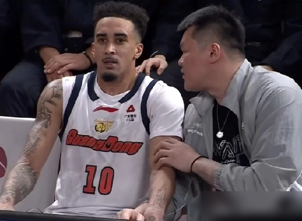 别光看广东打广州，这根本是杜锋的“生死局”。超过八成的球迷投票让他下课...