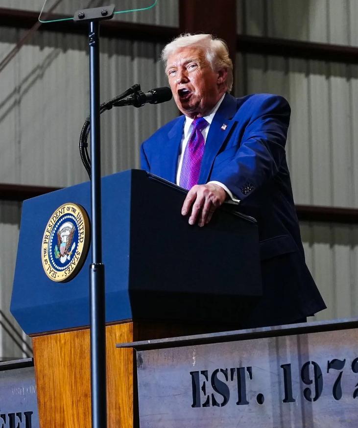 特朗普猛夸中国当地时间2月19日，特朗普在华盛顿举行和平委员会的首次会议，他在