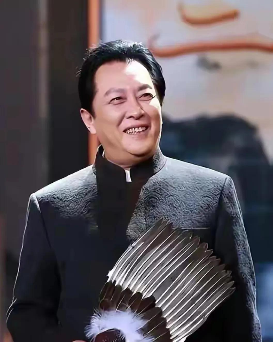 现在全网最不淡定的就是唐国强了吧？他估计做梦都没想到，他73岁了还去参加综艺