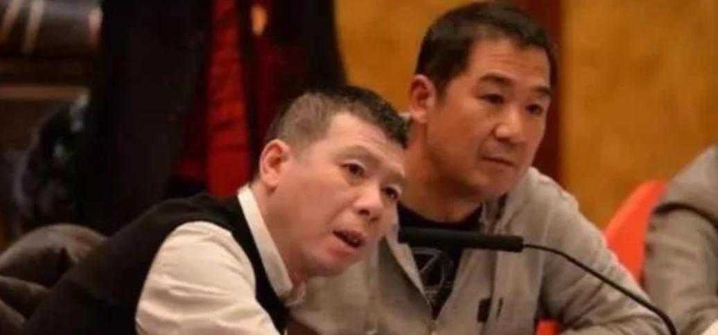 2015年，冯小刚张国立提议继续使用繁体字代替简体字，话音刚落，易中天反问道：“