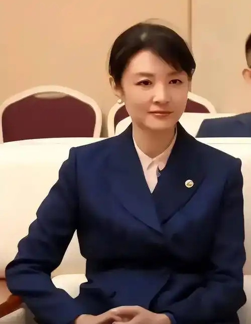 当年，知名主持人周涛下班回家，看见正在厨房忙碌的丈夫，瞬间心生厌倦，很是嫌弃地说