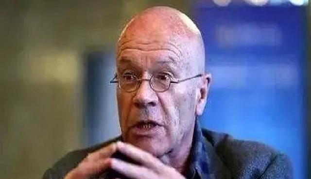 一个英国老头说，一个靠战争发家、才风光了一百来年的国家，居然敢在一个当了两千年世