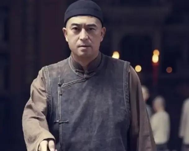 2015年，他拍《白鹿原》时，对女演员李梦大喊“滚蛋”，随即抗下一切代价坚决换人