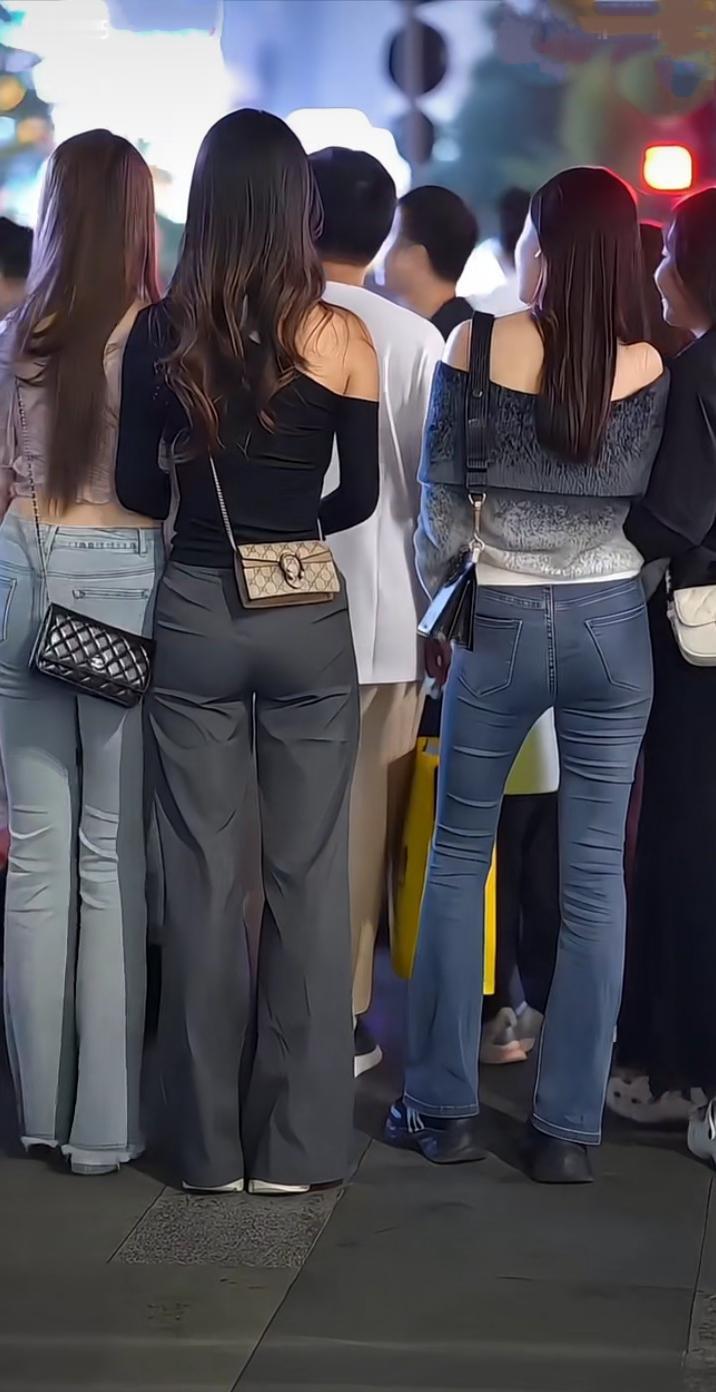 街拍时尚美女背影。