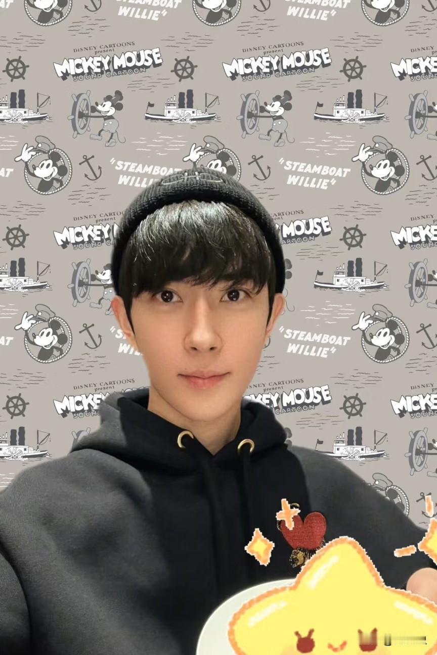 小于居然说怕粉丝不喜欢素颜的他这也太不了解大家的心意了吧！粉丝真正在意的，