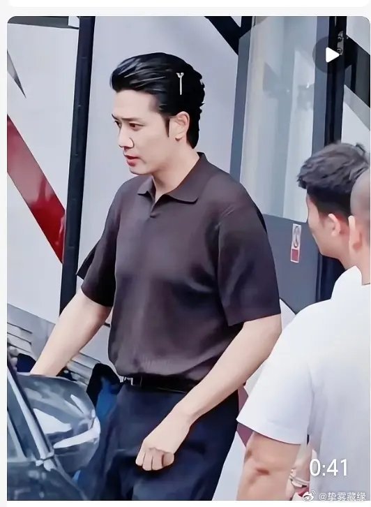 你是说江疏影和杨超越要一起抢这位老叔吗​