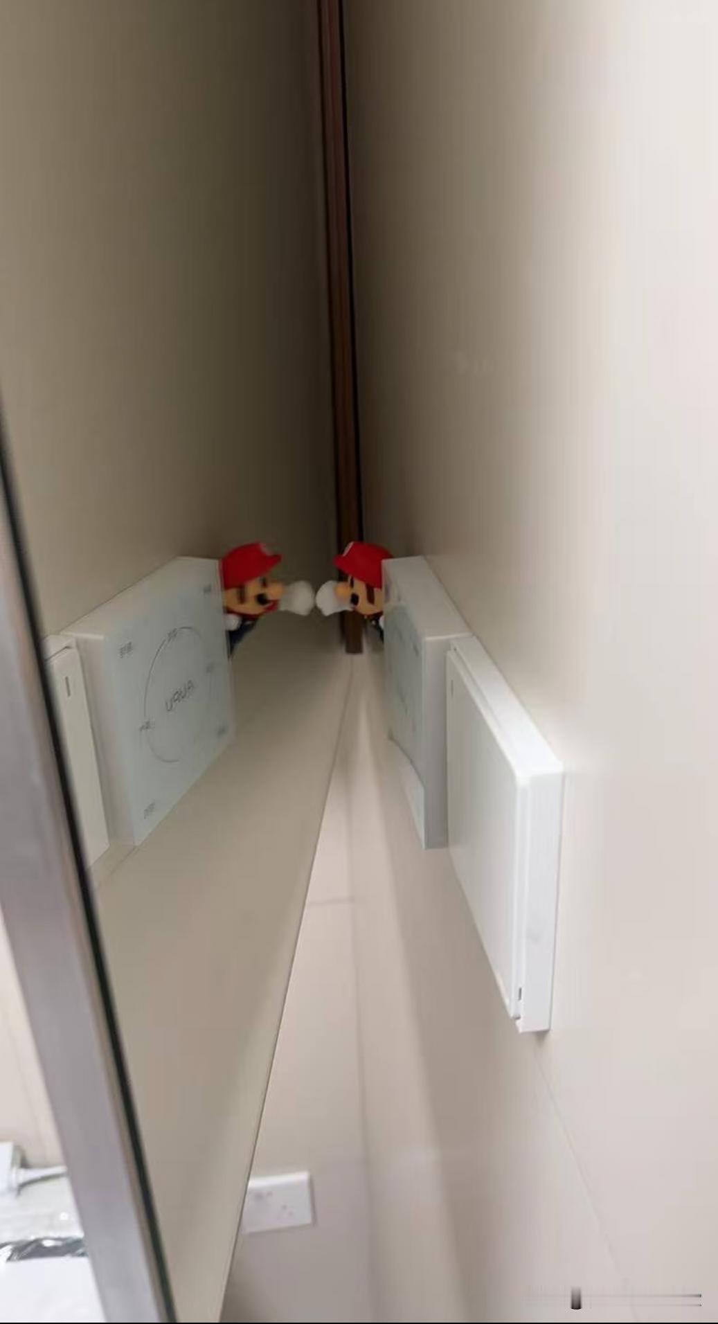 装修的第三个坑——镜柜打开会碰到浴霸开关。你们嘴可真严啊，装修刷了那么多帖子，