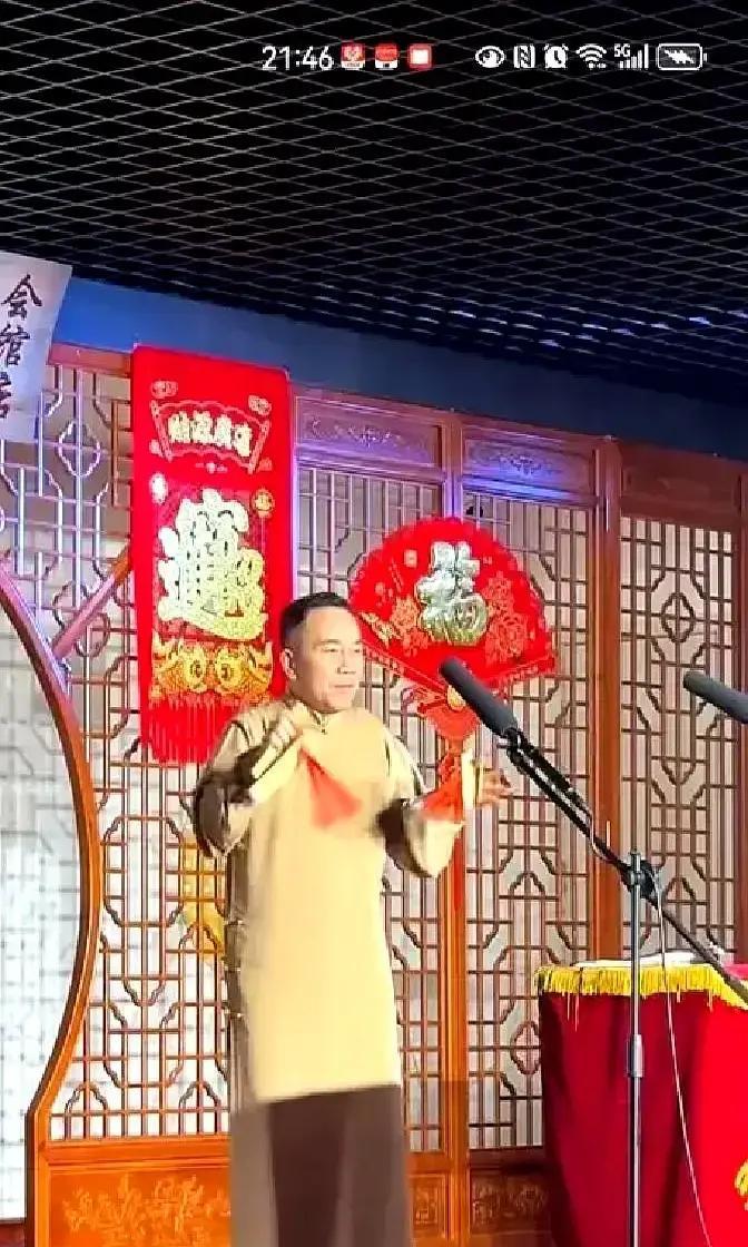 师父一声“滚出去”，亲生儿子劝都劝不住。杨议指着徒弟的鼻子划下那道冰线：徒弟不