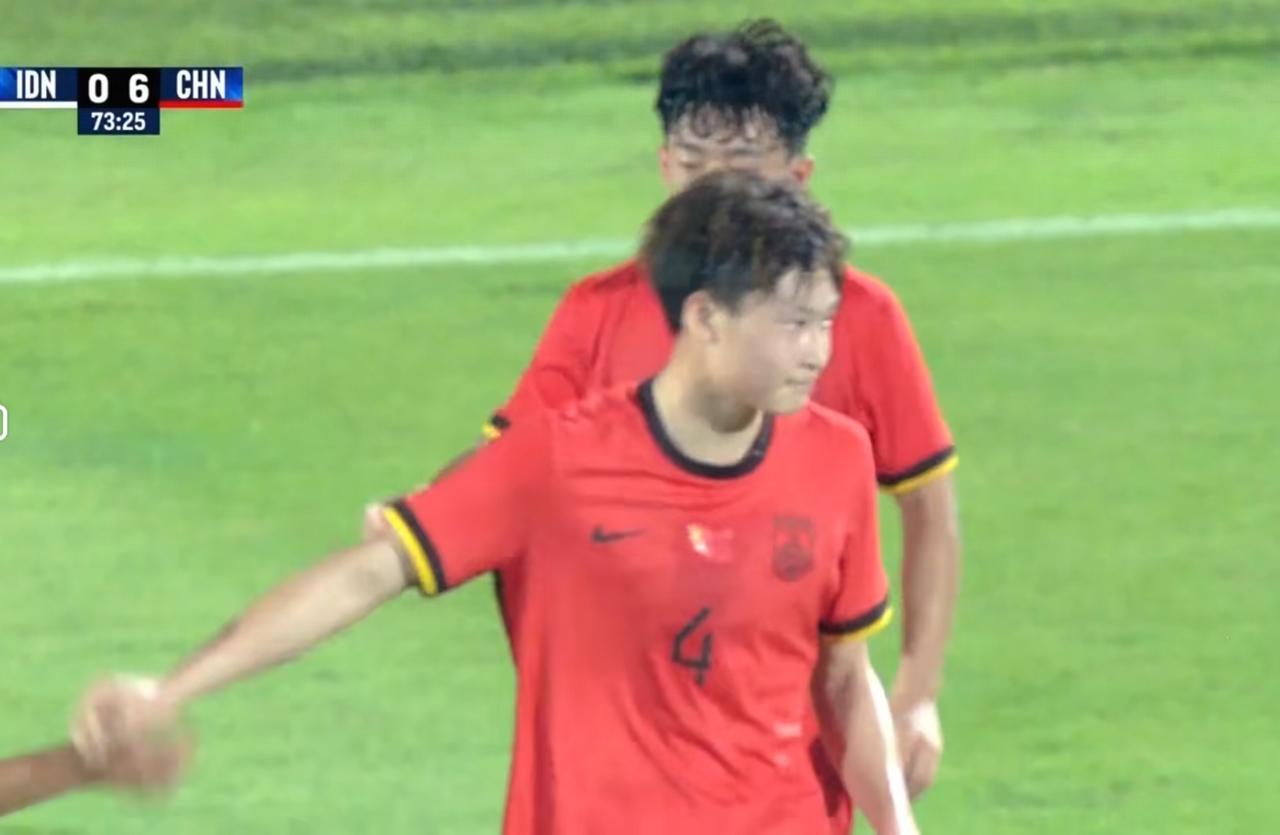 中国队砍瓜切菜，下半场又进2球，目前中国U17国少摧枯拉朽6比0横扫印尼U17，