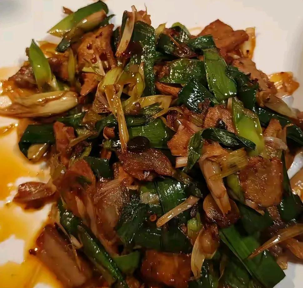 四川人不可能把回锅肉炒成这样！作为川菜既是名菜又是普通家常菜的回锅肉，相信四川人