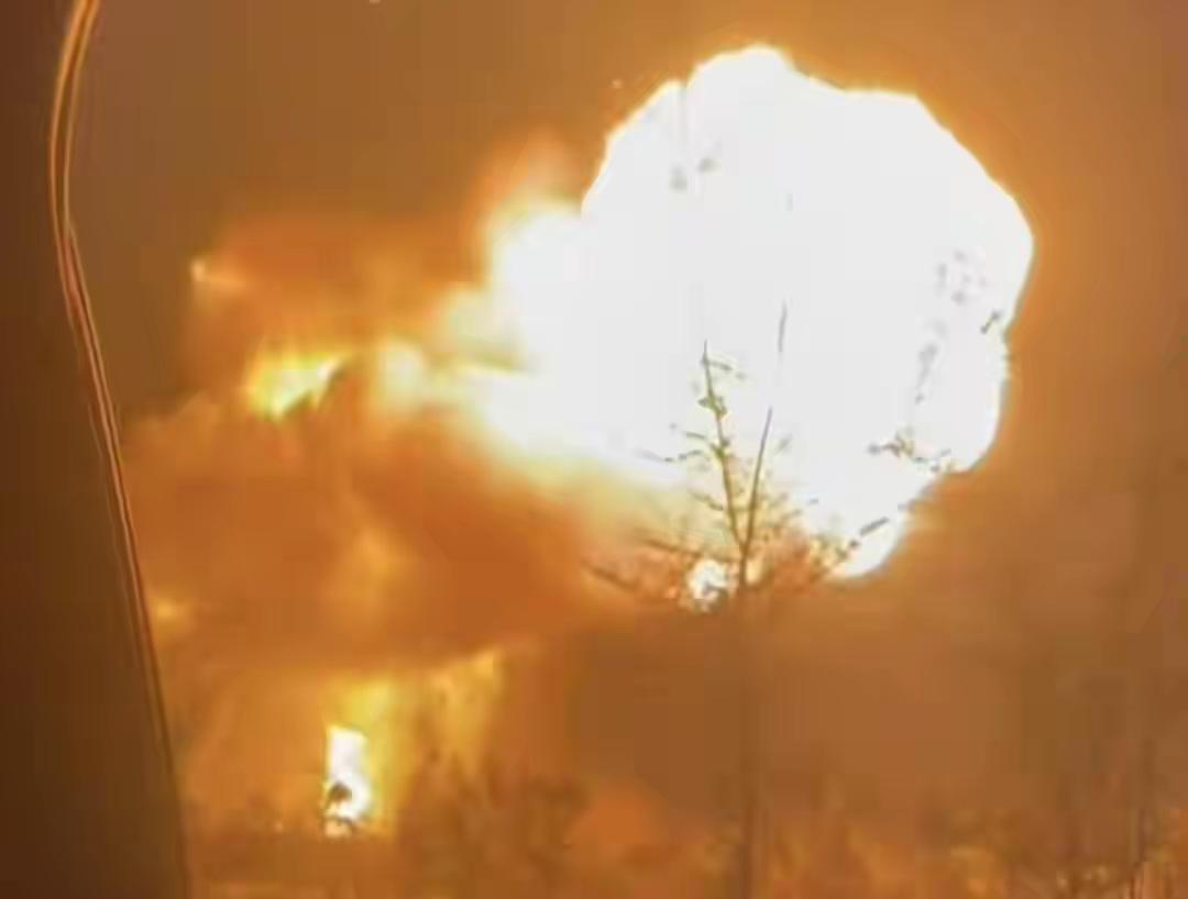 吓出冷汗！济南莱芜突发厂房爆炸，1公里外玻璃震碎，现场情况紧急？4月5日傍晚