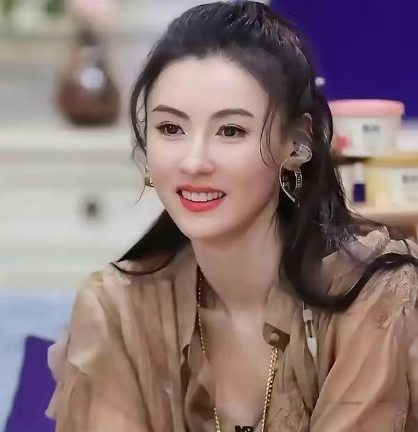 张柏芝恐怕笑不出来了！大儿子刚收到剑桥大学预录喜讯，转头就被爆料：三个孩子之