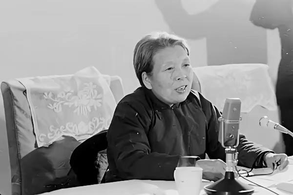 1940年，新四军女院长救了几百名国军战士，这位女院长名叫栗秀真，当时24岁，是