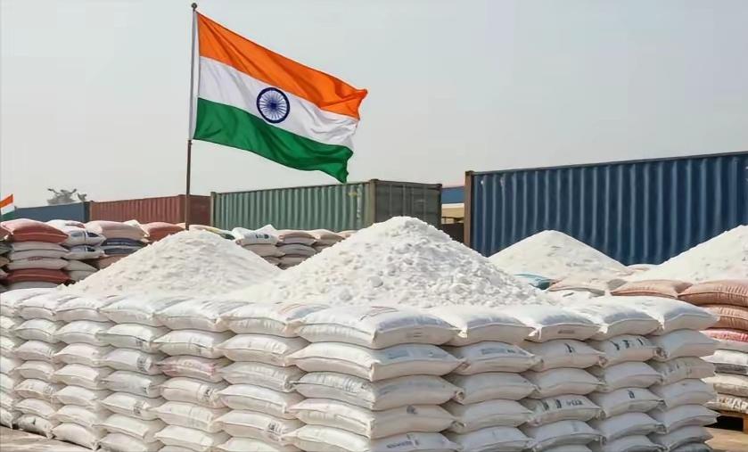 市场还没反应过来，印度就砸下了23亿美元的“恐慌性抢购”大单，买了250万吨尿素