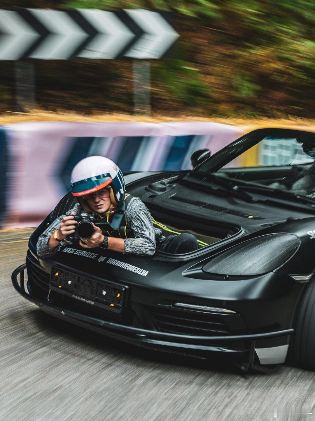 保时捷官方改装的的摄影车,前仓就是最好的拍摄机位等我做大做强,一定给我司摄像老师