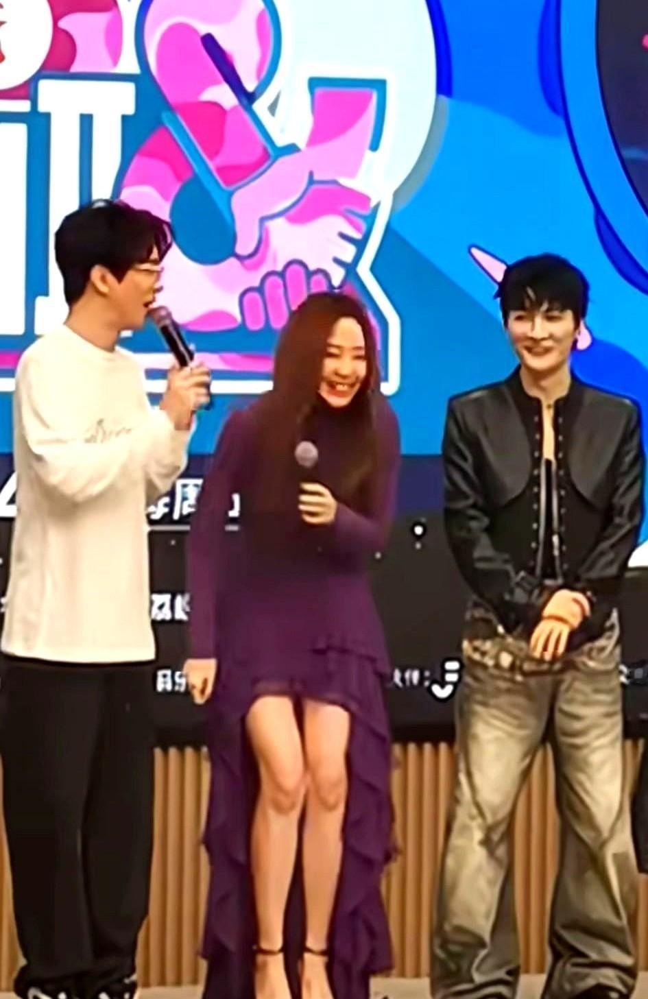 张靓颖一句话，把薛之谦周深干沉默了。事情是酱紫的，2023年11月中旬，在一