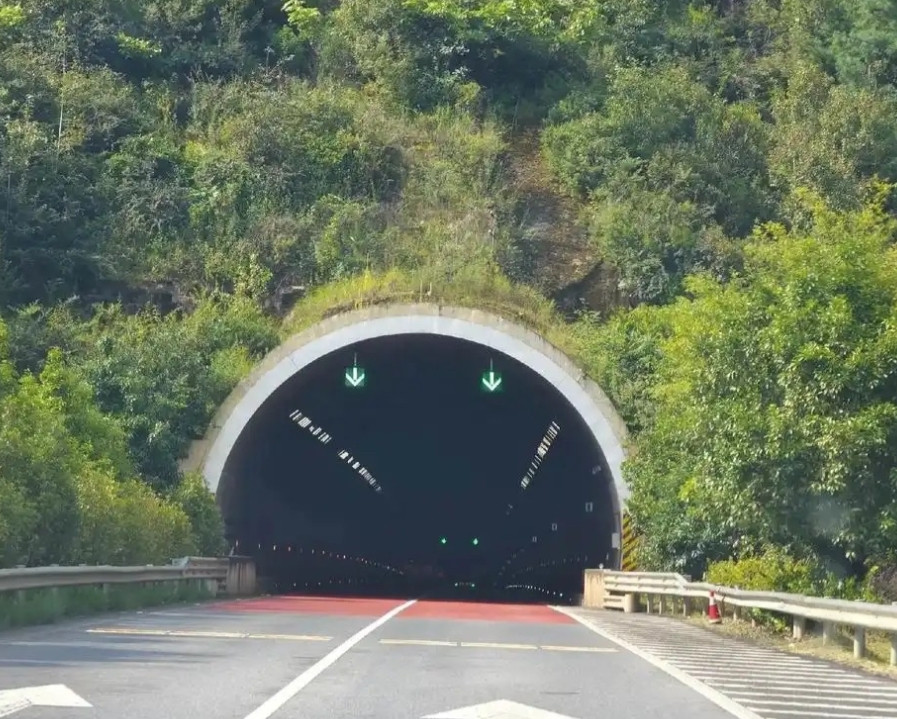 中国比较著名的七大隧道，你知道哪条？1.松山湖隧道：中国已建成的最长铁路隧