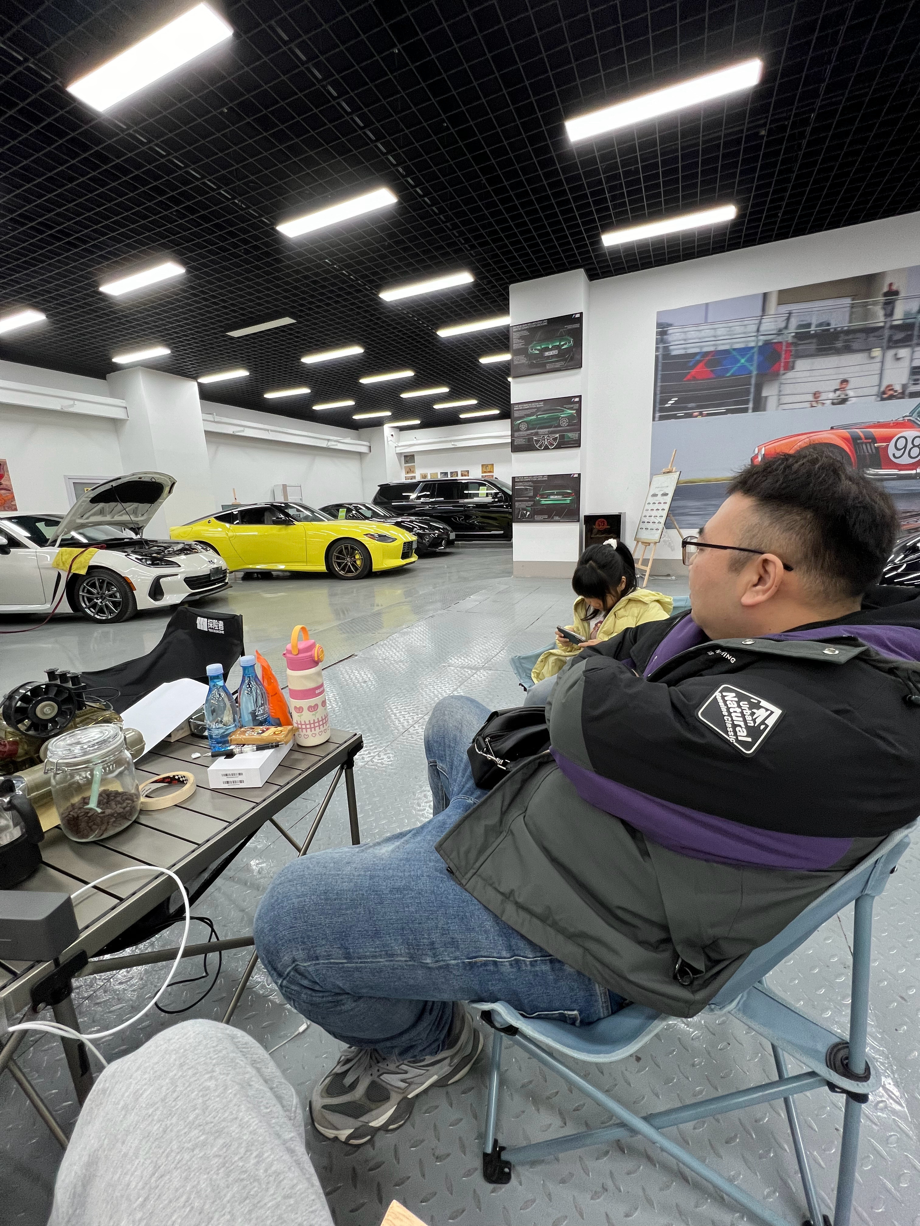 笑死我了今年四月份那台NissanZ就是我这哥们的他今天一来，看见这台Niss