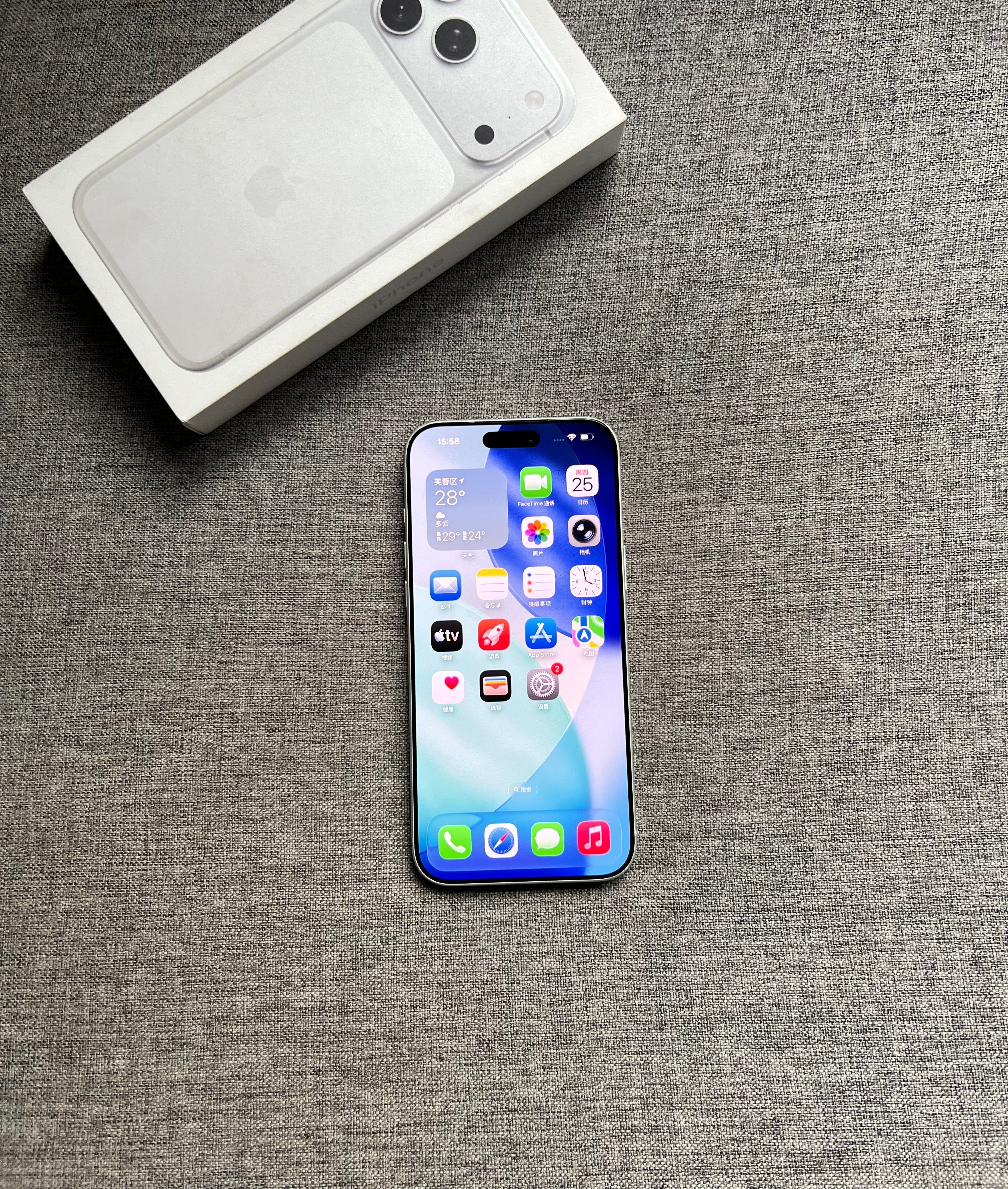 iPhone17ProMax256G白色，屏幕完美，中框磕碰，全套，🔋
