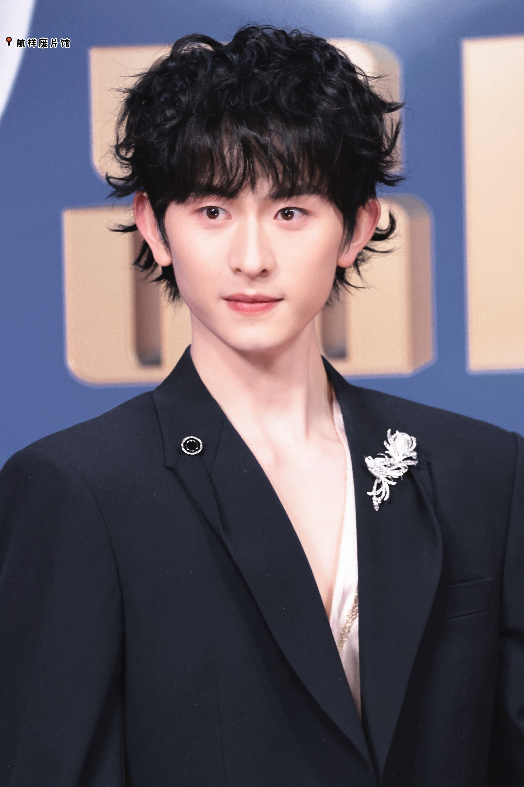 羊毛卷狼尾看上去是会显眼一些发型特别一点没办法不注意