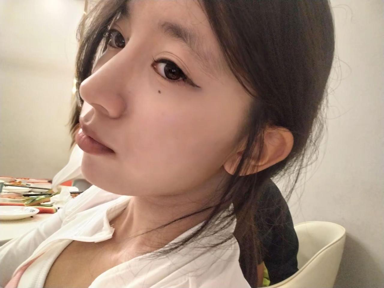 你温柔的唇致命的眼神。侧脸原相机