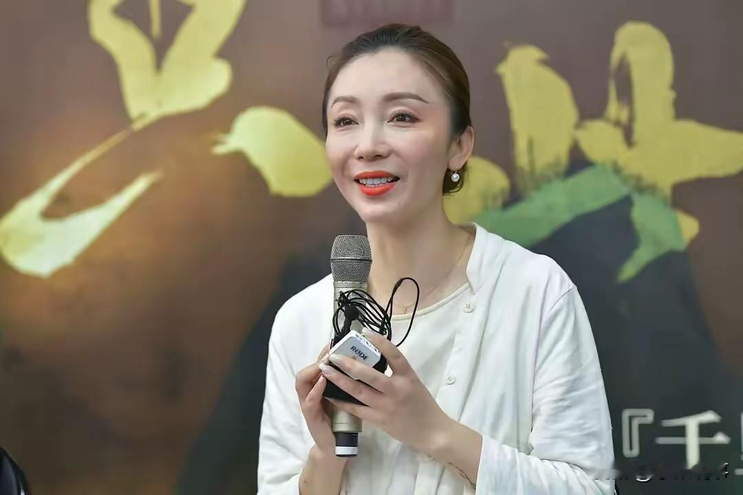这下真的出名了，不仅四川，全国人民都知道了，谁能想到这次的文艺晚会里面，最让人敬
