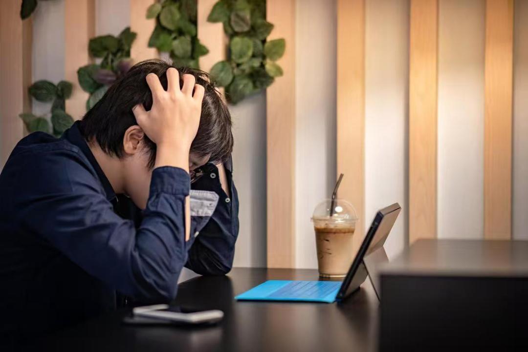 退休生活就是退出职业工作后的生存与活法。说穿了，就是好好休息养生。我根据许多