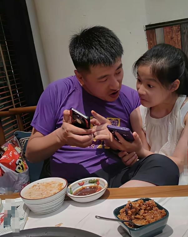 张雪峰的女儿2015年6月24日降生，那是他人生最温暖的节点；2023年6月24