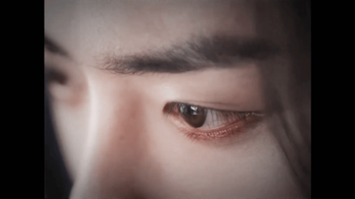 这个环节田嘉瑞直接封神！其他人对着图片琢磨，他已迅速报出肖战的魏无羡，认古装角色