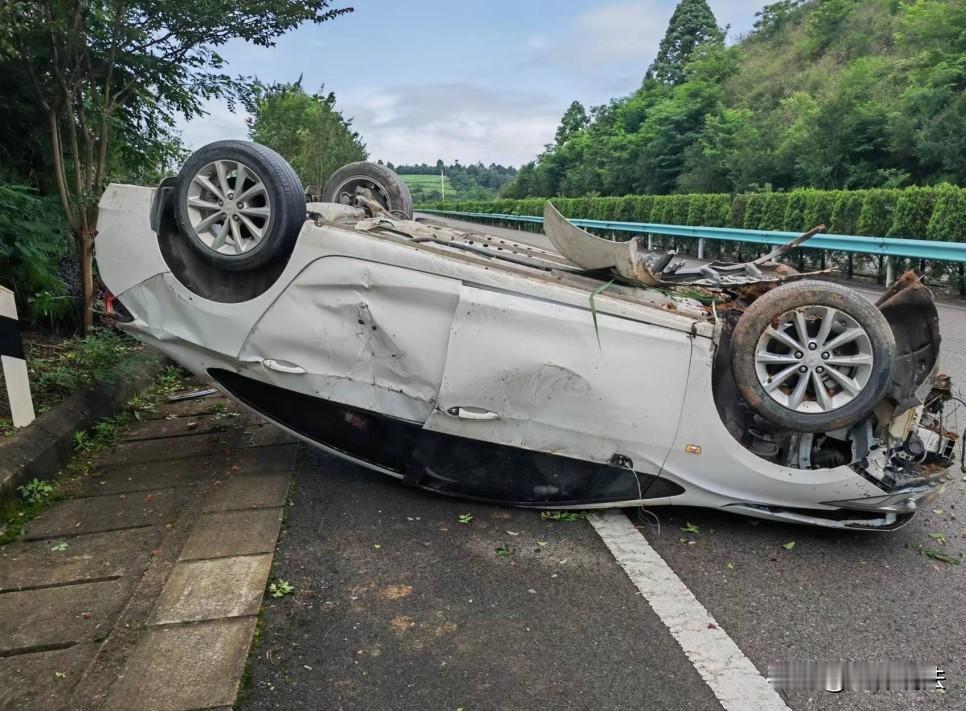 四川泸州，男子在医院门口遇到曾在煤矿一起奋斗过的工友，工友父亲身患重病，家人决定