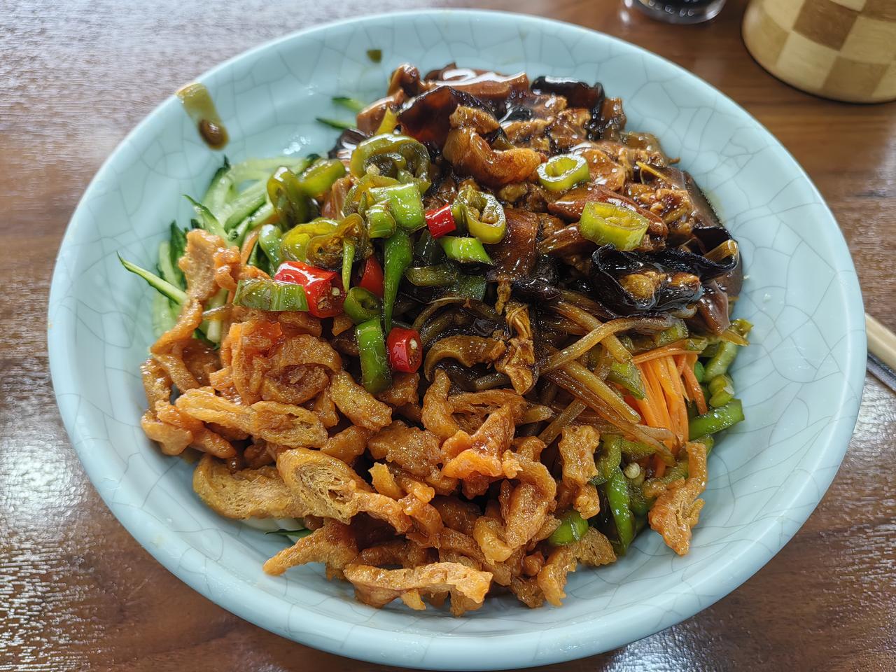 吃饱喝足，吃撑了。溜达吧。搬到天津市这边11年了。还没住在市区，还是