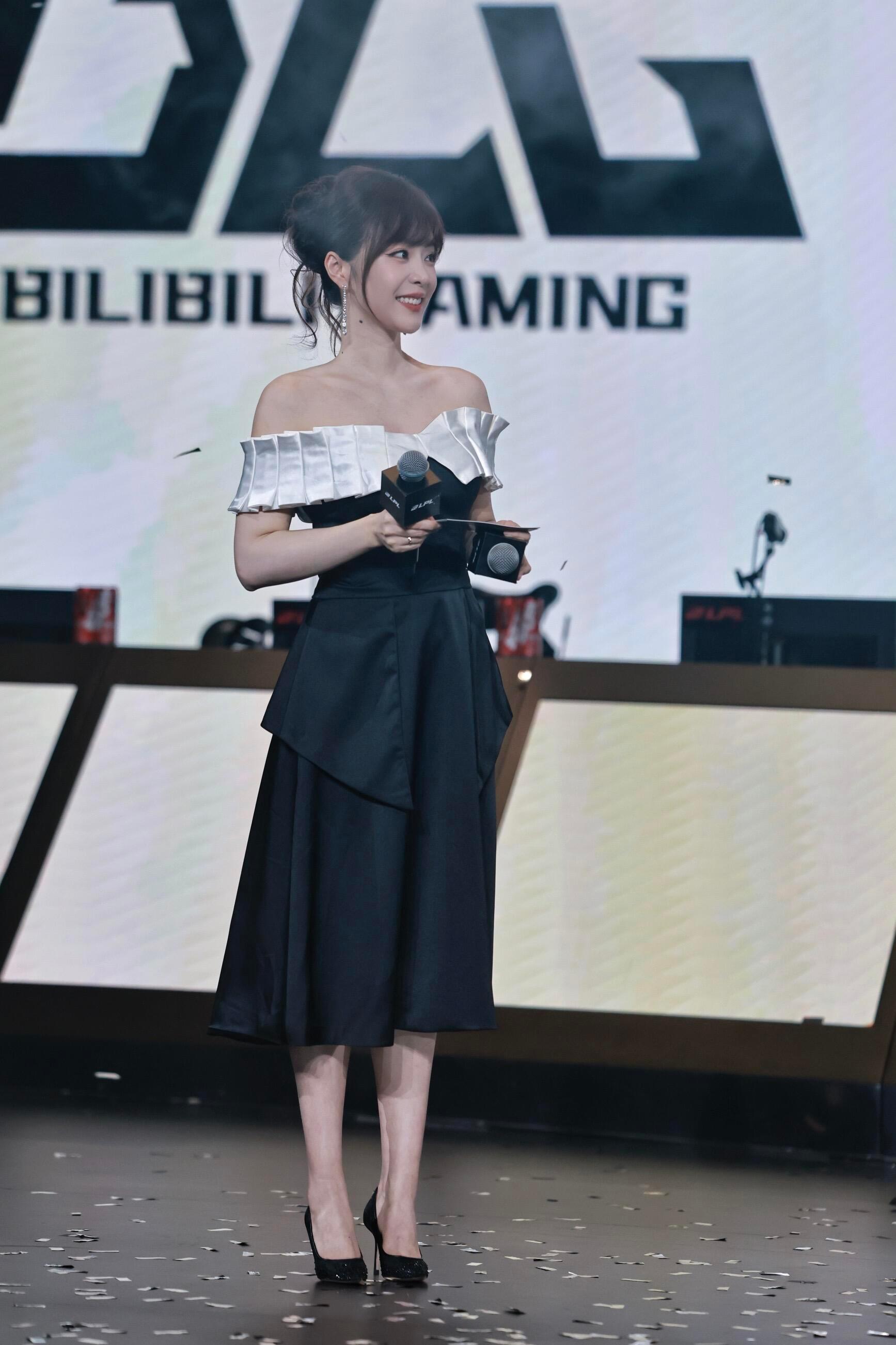 余霜🖤黑白抹胸裙