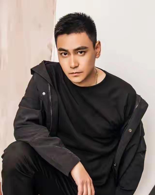 大象还记得演过《特警力量》的演员李飞吗！现在在南通越江新村菜市场卖鱼！六十三岁的