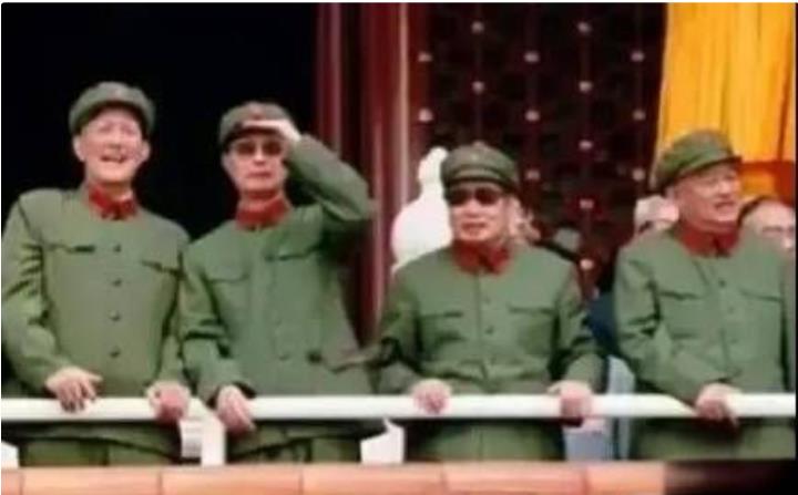 1984年10月1日，我军的高级将领余秋里中将、杨得志上将、张爱萍上将、洪学智上