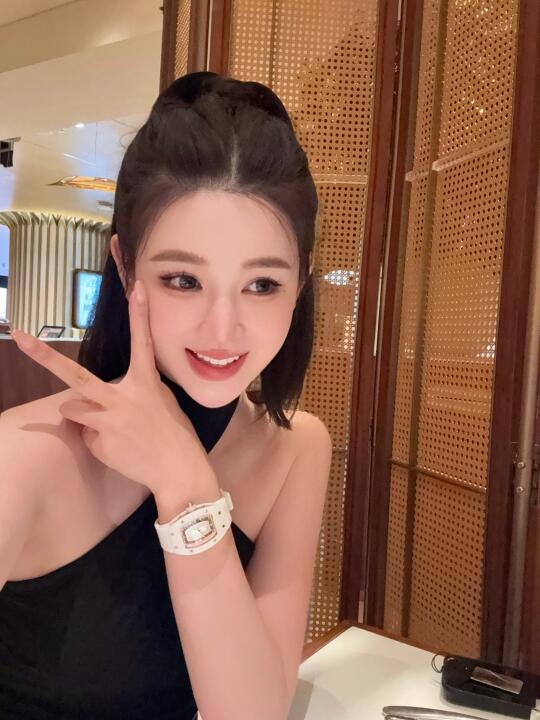 妈妈说扎高马尾好看🖤