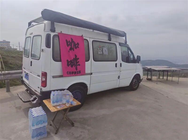温州大罗山网红咖啡车用公厕水制作饮品？前员工实名举报，店主回应“仅用于清洗”，