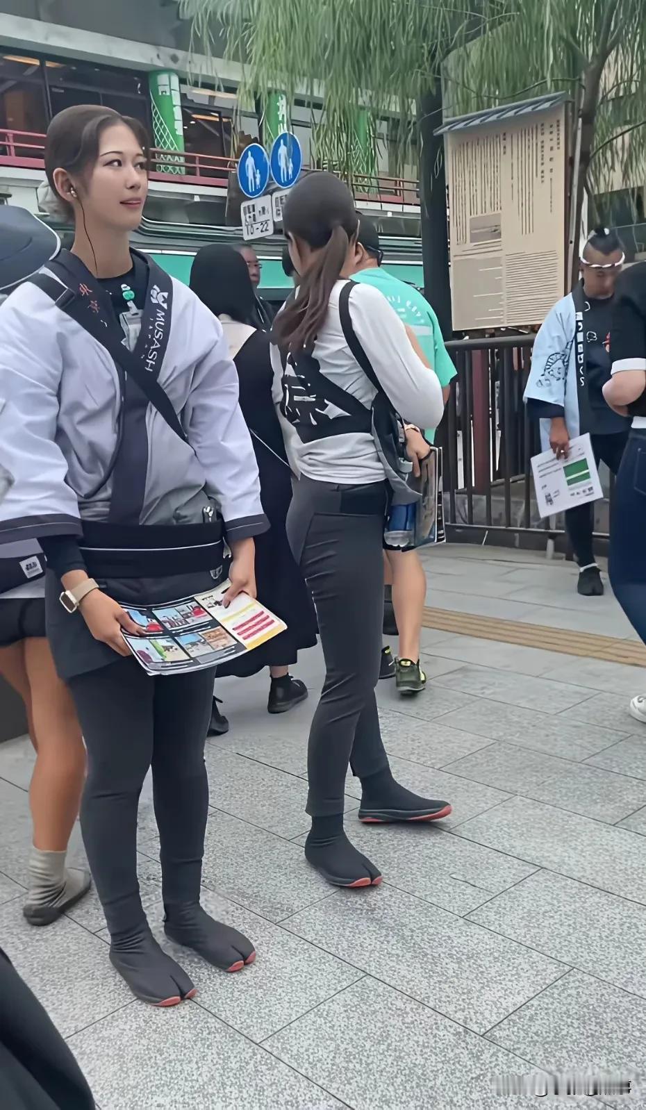 漂亮的女孩子能不去直播不去ktv太不容易了点赞