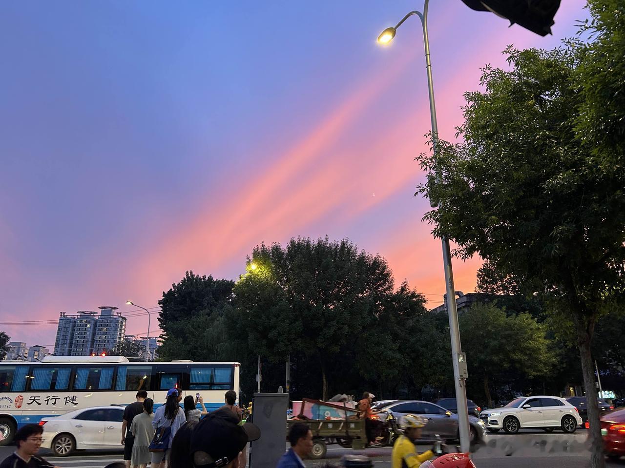 退休金什么样的人会有1.5万？1.月退休金1.5万属于高水平，普通企业职工