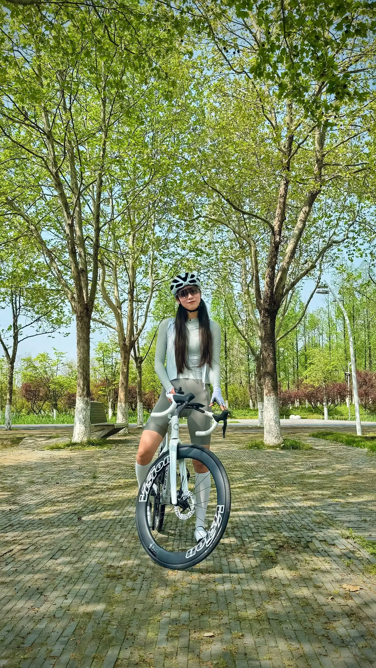 我喜欢日出，你喜欢夕阳，我们连出门骑车的时间都不一样🤦🏻‍♀️