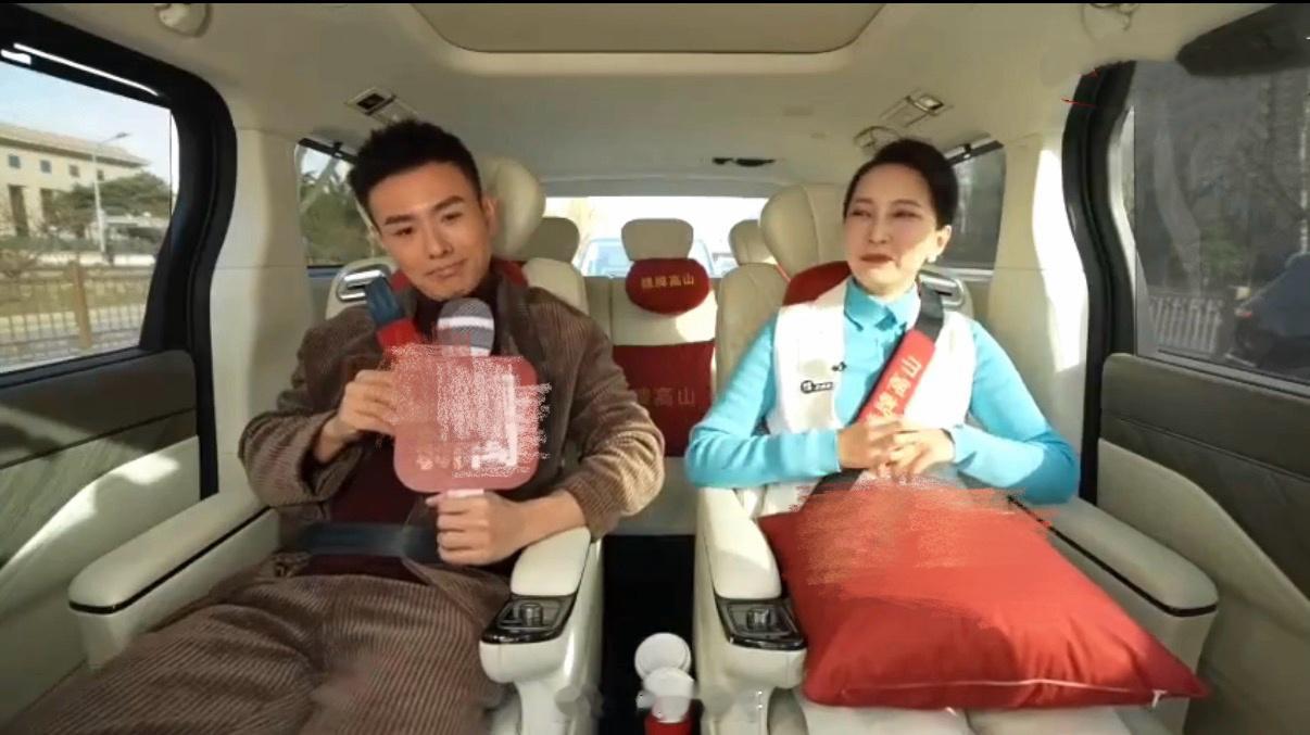 邓男子车内魔术首秀震惊春晚主持人被邓男子的车内魔术秀刷屏了！这才是春晚该有的惊喜