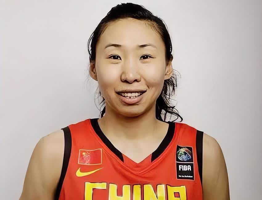 前女篮队长苗立杰的家庭成员一、父亲：苗荣福，在宾县一家物流公司负责仓库管理。