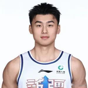 新疆球迷别骂葛浩然了，现在已经有现场原声视频出来了，天津队最后一攻，是齐麟大吼让