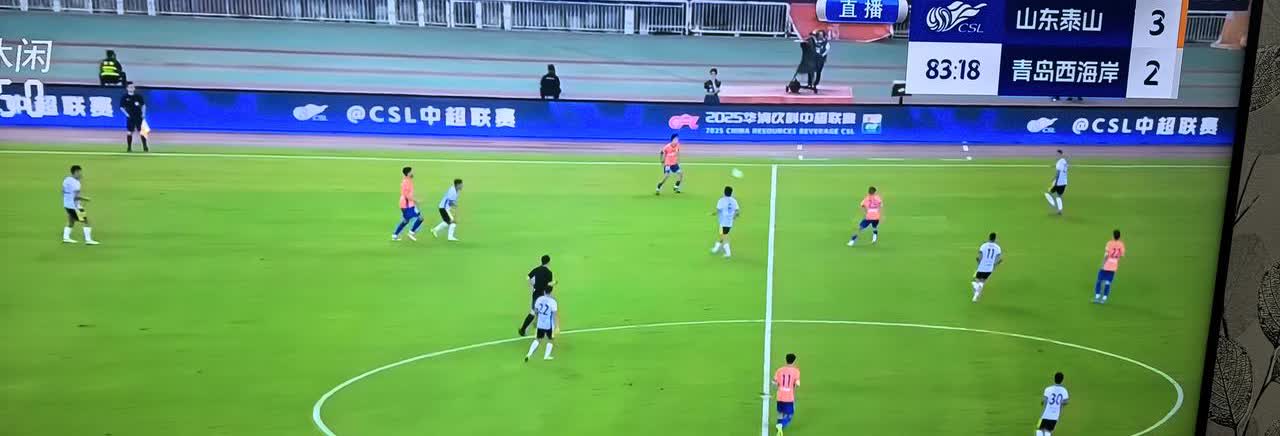 今晚比赛，两点说明韩鹏代理代理主教练欠火候当下半场，比赛踢到3比1的时候