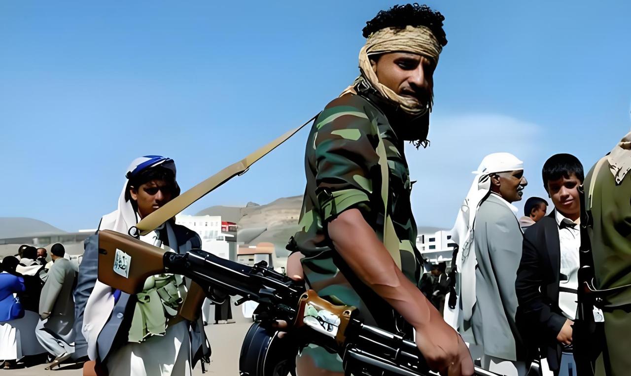 忠诚？胡塞武装发话了：最晚今晚恢复对红海以色列商船的袭击！中东乱局已开启，玩