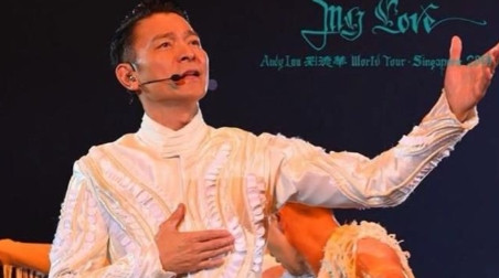 在1997年，刘德华唱《中国人》时，纷纷被媒体嘲笑:“太老土。”而他的一句解释后