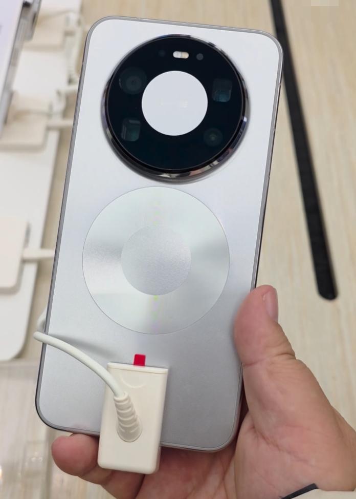 华为这次真的搞大了。。。新品一发布，友商都慌了吧？别的不说，8000以上